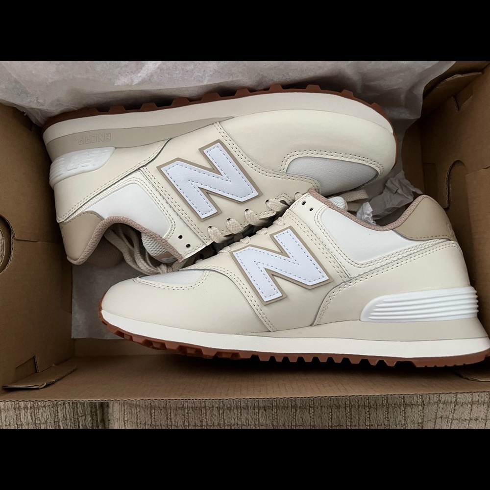New Balance 574 Sneakers - Size women’s 8